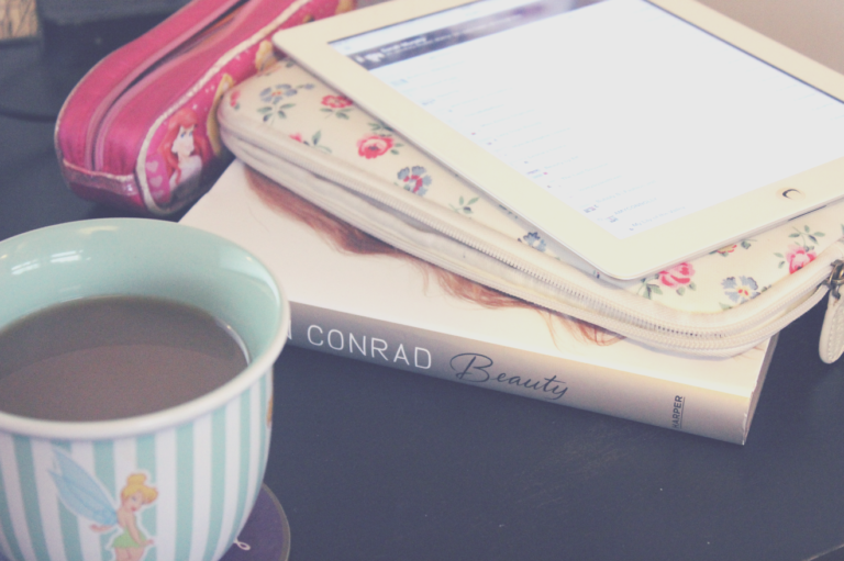all things bloggers & social media.