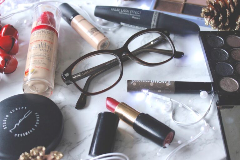 Makeup For Glasses.